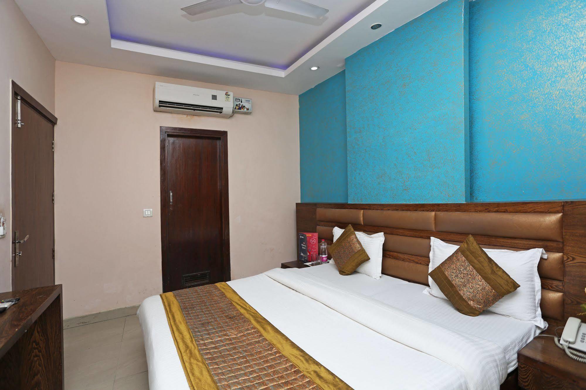 Oyo 6096 Hotel Maharani Palace Nova Deli Exterior foto